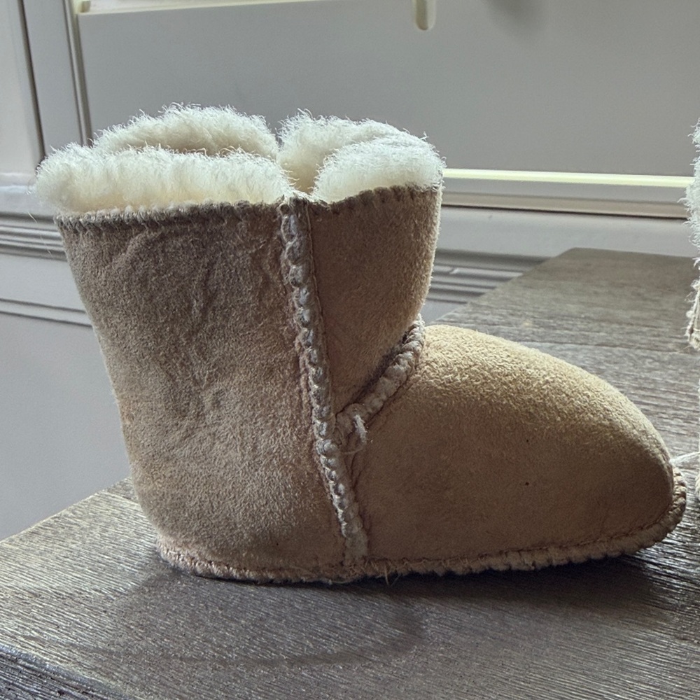 UGG Toddler Chestnut Suede Plush-Lined Booties - Picture 4 of 11